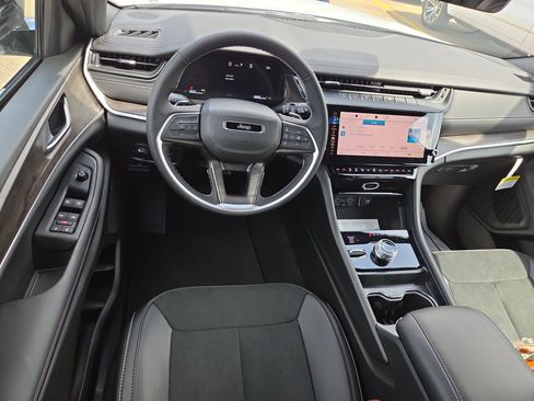 New 2026 Jeep Grand Cherokee L 4WD image 7