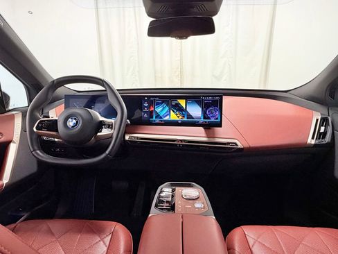 Used 2023 BMW iX xDrive50 w/ Premium Package AWD/4WD image 8