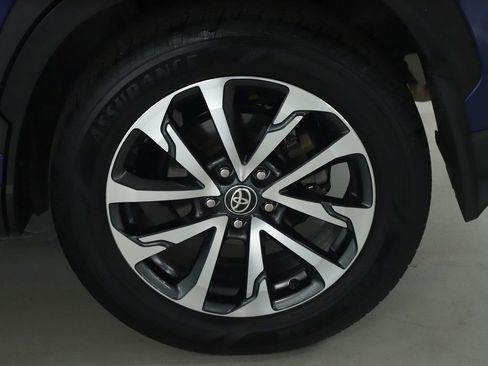 Used 2022 Toyota Corolla Cross XLE w/ Convenience Package AWD/4WD image 44