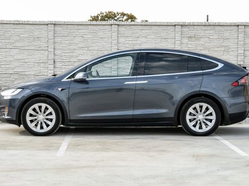 Used 2019 Tesla Model X 75D image 14