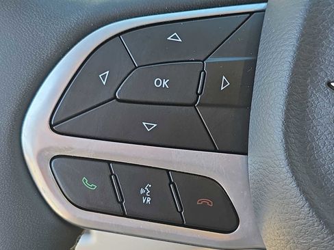 Certified 2024 Chrysler Pacifica Touring-L image 27