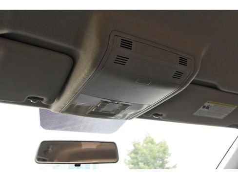 Used 2018 Volkswagen Tiguan S image 23