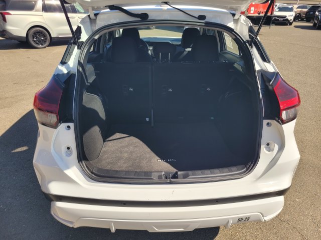 Used 2023 Nissan Kicks S FWD image 8