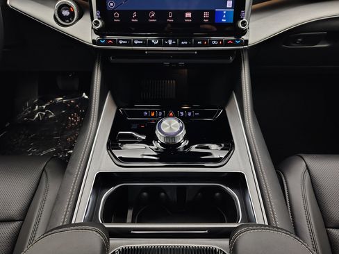 New 2026 Jeep Grand Wagoneer Limited AWD/4WD image 32