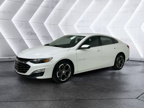 Used 2024 Chevrolet Malibu LT image 3