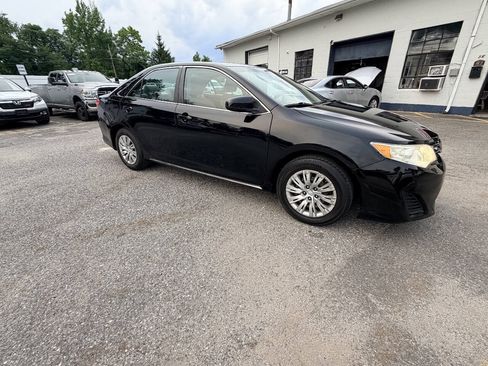 Used 2012 Toyota Camry LE FWD image 18