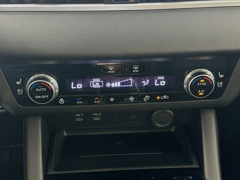Used 2025 Mitsubishi Outlander SEL FWD image 24
