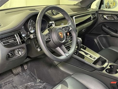Used 2025 Porsche Macan image 15