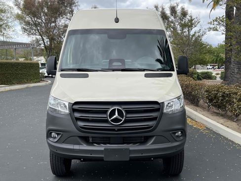Used 2025 Mercedes-Benz Sprinter 2500 image 16