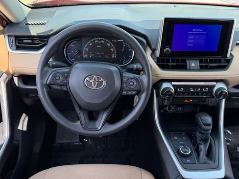 Used 2024 Toyota RAV4 LE AWD/4WD image 10