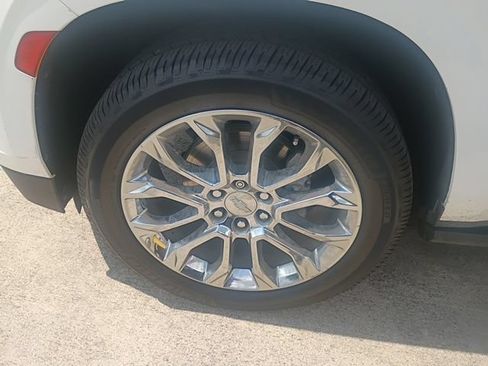 Used 2023 Chevrolet Suburban Premier AWD/4WD image 9