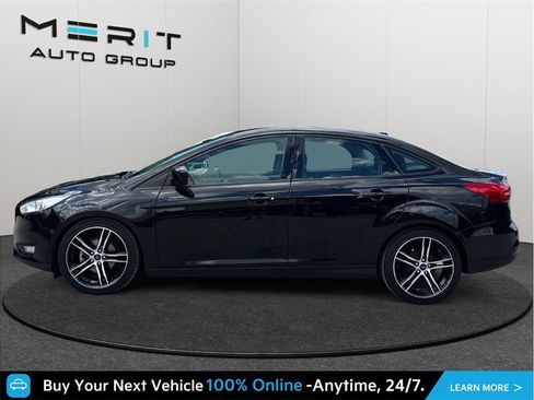 Used 2018 Ford Focus SE w/ SE Appearance Package FWD image 5
