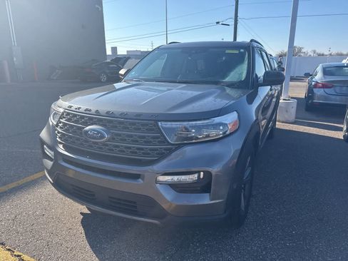 Used 2021 Ford Explorer XLT w/ Equipment Group 202A image 3