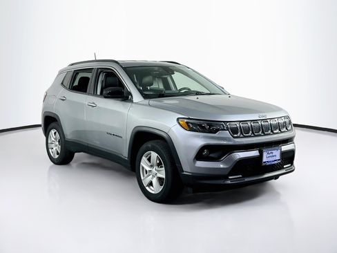 Used 2022 Jeep Compass Latitude w/ Convenience Group AWD/4WD image 3
