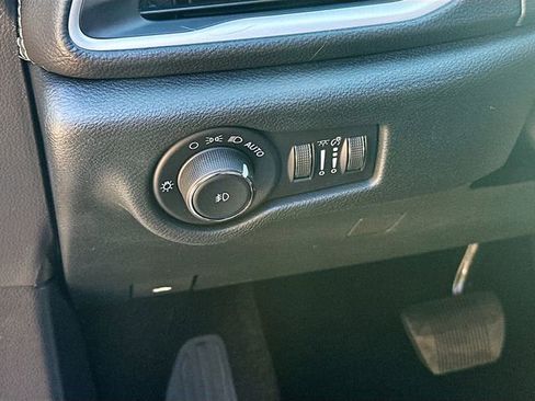 New 2026 Chrysler Pacifica Select image 11