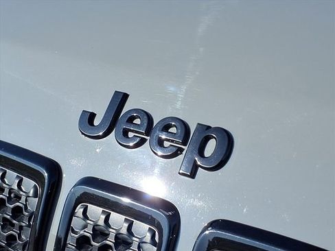 Used 2023 Jeep Cherokee Altitude Lux image 30