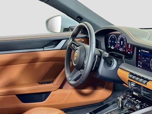 Used 2025 Porsche 911 Carrera RWD image 30