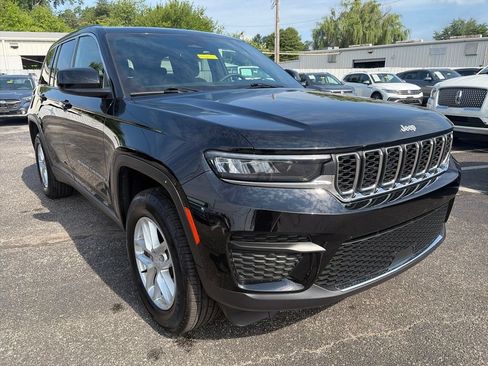 Used 2025 Jeep Grand Cherokee Laredo X w/ Luxury Tech Group I AWD/4WD image 1