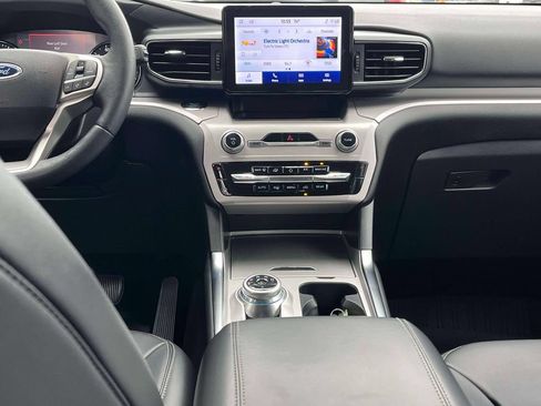 Used 2023 Ford Explorer XLT w/ Equipment Group 202A RWD image 13