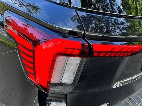 Used 2025 Ford Explorer Active RWD image 33