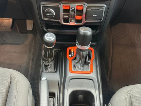 Used 2023 Jeep Wrangler Sahara image 21