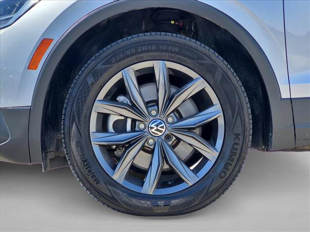 Used 2022 Volkswagen Tiguan SE w/ Panoramic Sunroof Package AWD/4WD image 22