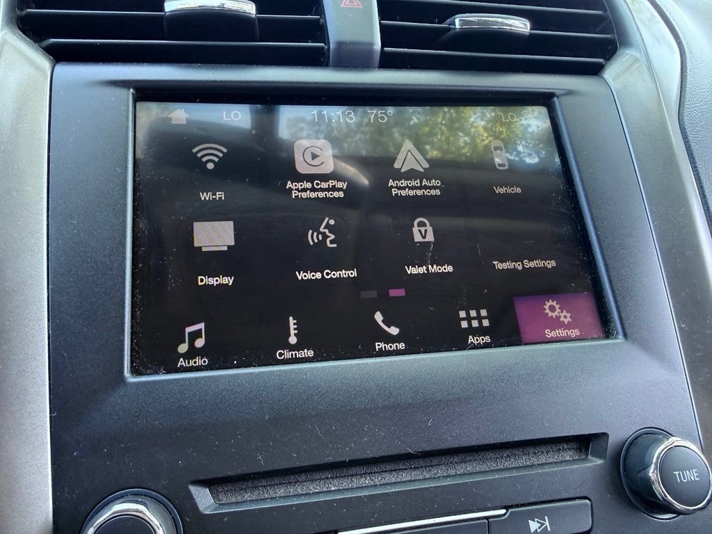 Used 2017 Ford Fusion SE w/ Fusion SE Technology Package FWD image 9