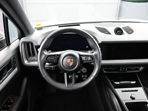 Certified 2025 Porsche Cayenne S AWD/4WD image 18