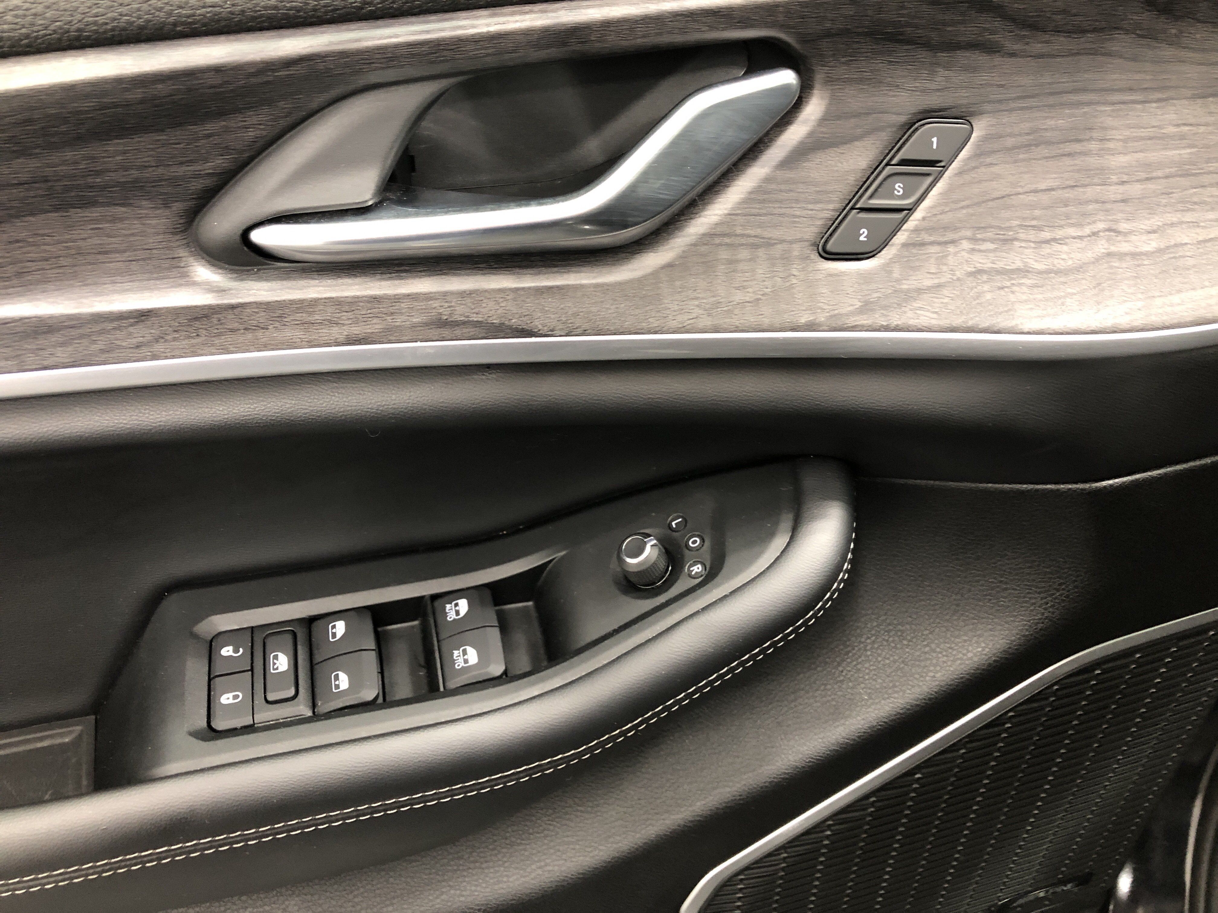Certified 2025 Jeep Grand Cherokee Limited w/ Luxury Tech Group II AWD/4WD image 18