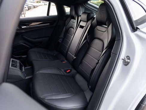 Certified 2026 Porsche Panamera RWD image 36