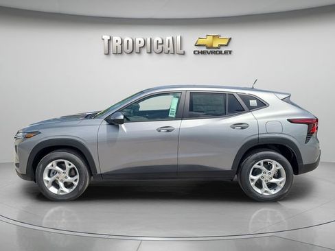 New 2026 Chevrolet Trax LS w/ LS Convenience Package FWD image 2