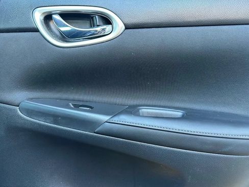 Used 2019 Nissan Sentra SV w/ Special Edition Package FWD image 9