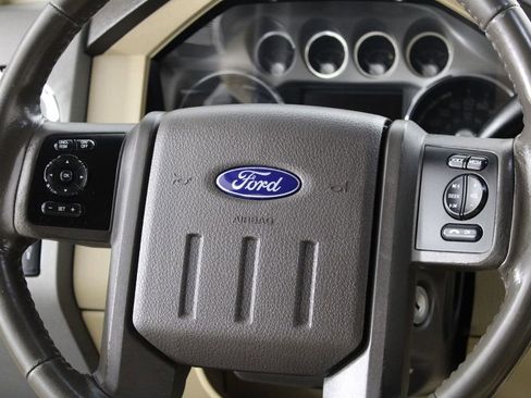 Used 2011 Ford F250 Lariat image 28