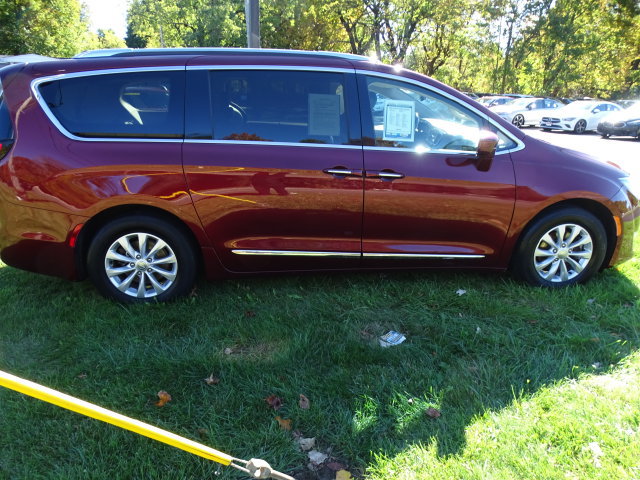 Used 2020 Chrysler Pacifica Touring-L FWD image 23