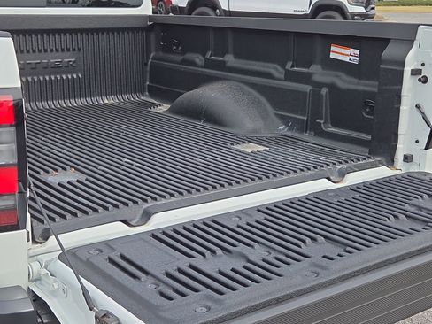 Used 2025 Nissan Frontier S w/ Tow Package image 9