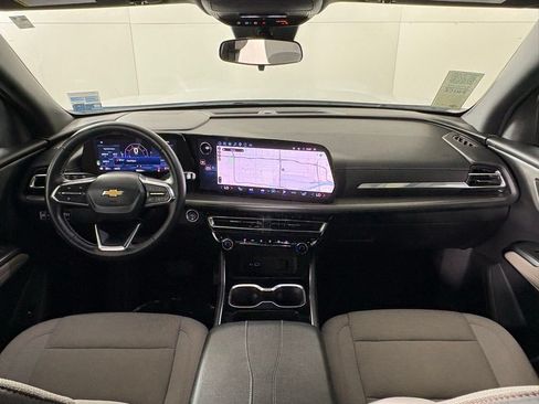Used 2025 Chevrolet Traverse LT AWD/4WD image 46