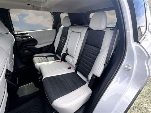 New 2026 Mitsubishi Outlander FWD image 10