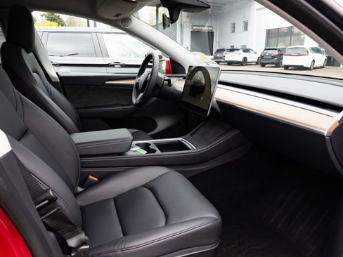 Used 2022 Tesla Model Y Long Range AWD/4WD image 23