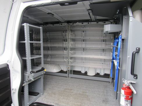 Used 2019 Chevrolet Express 2500 RWD image 12