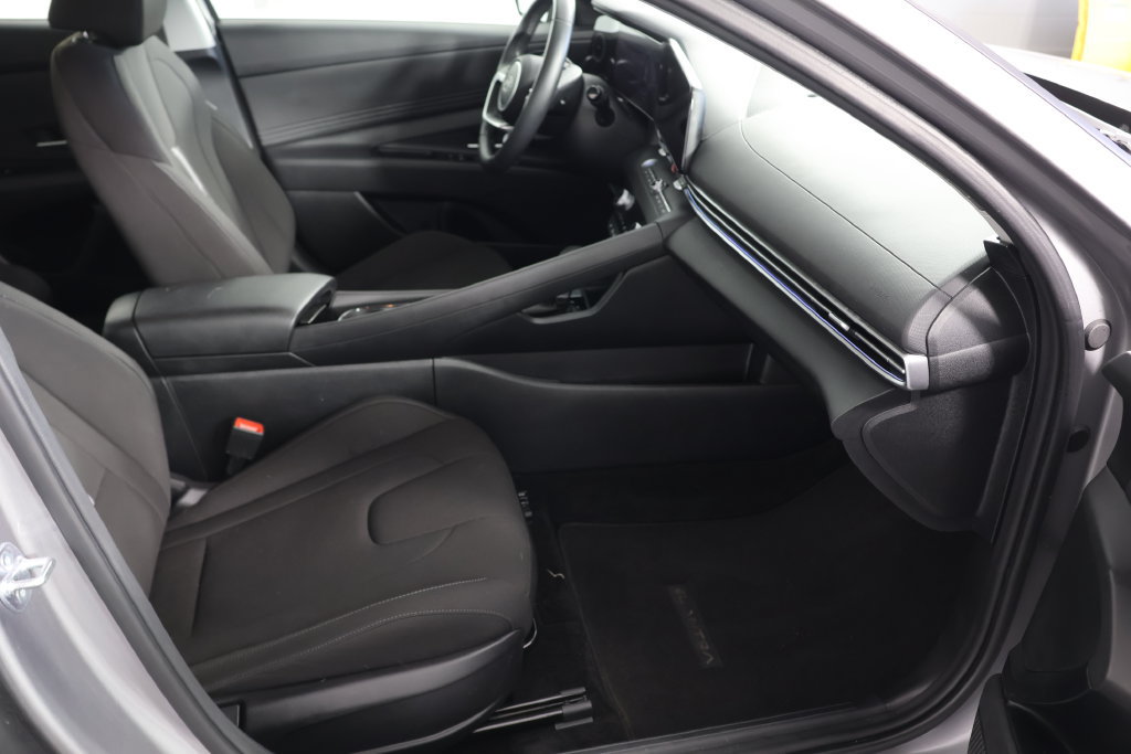 Used 2025 Hyundai Elantra SEL FWD image 23