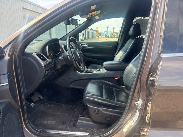 Used 2017 Jeep Grand Cherokee Limited AWD/4WD image 3