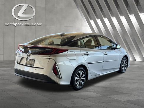 Used 2019 Toyota Prius Prime Advanced FWD image 6