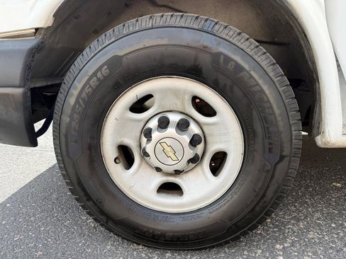 Used 2013 Chevrolet Express 2500 image 20