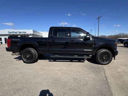 Used 2022 Ford F250 Lariat w/ Black Appearance Package image 4