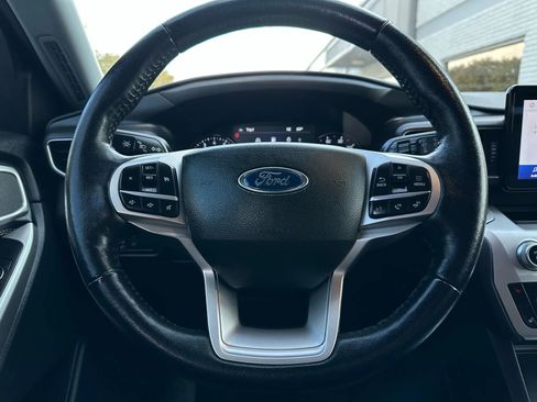 Used 2022 Ford Explorer XLT w/ Equipment Group 202A image 30