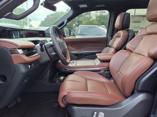 New 2026 Lincoln Navigator Reserve AWD/4WD image 7