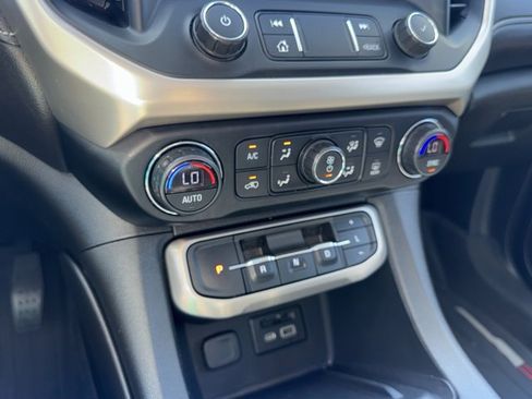 Used 2022 GMC Acadia Denali w/ Denali Ultimate Package FWD image 18