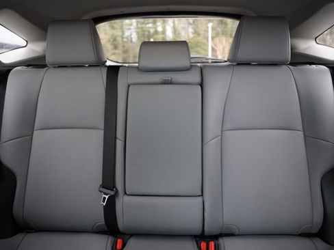 Used 2022 Toyota Venza XLE image 40