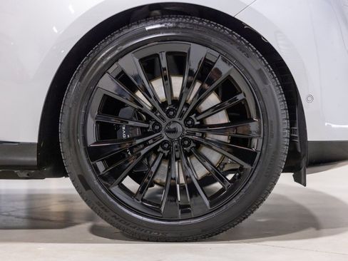 Used 2025 Land Rover Range Rover SE image 23