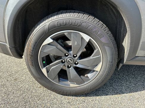 Certified 2024 Nissan Rogue SV FWD image 15